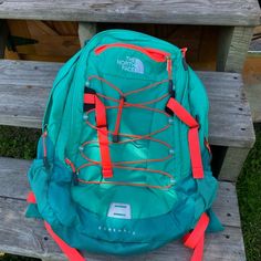 North Face backpack just in time for going back to school! North Face Backpack Borealis, North Face Backpack School, Northface Backpacks, Cute Backpacks For School, School Backpack Essentials, Backpack Essentials, Happy Valentines Day Images, Pastel Goth Fashion, College Backpack