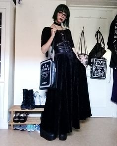 Goth Outfits For School, Summer Goth Fashion, Gothic Outfits For Women, Goth Summer Outfits, Goth Outfits Aesthetic, Summer Goth Outfits, Enby Fashion, Dark Beauty Fashion, Goth Outfit Ideas