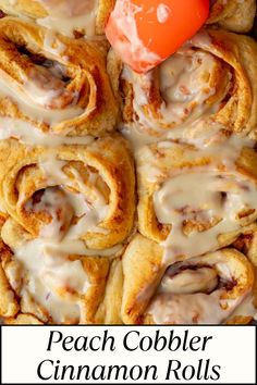 Enjoy the flavors of summer with these peach cobbler cinnamon rolls! This fresh peach recipe is perfect for breakfast or dessert, combining the best of a classic cobbler and cinnamon roll into one irresistible treat. Breakfast Peach Cobbler, Peaches And Cinnamon Rolls, Peach Sweet Rolls, Peaches Breakfast Recipes, Peach Cobbler Cinnamon Rolls Recipe, Peach Rolls, Cinnabon Rolls