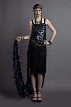 Black dress 1920s Outfit, Flapper Wedding, Fashion 1920s, 1980s Fashion Trends, Womens Fashion Casual Winter, Gatsby Style, Party Kleidung, Razzle Dazzle