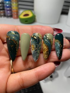 Green and gold press on nails. Marble or stone like look. Forest Green Nails, Gold Press On Nails, Neutral Nail Designs, Emerald Nails, Gold Acrylic Nails, Marble Nail Designs, Gold Nail Designs, Green Nail Designs, Nails Only