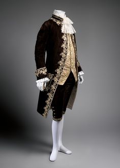 A Royal Undertaking: Preparing the Costumes for Visitors to Versailles | The Metropolitan Museum of Art 18th Century Mens Fashion, Rococo Fashion, 18th Century Costume, Century Clothing, Modern Dress