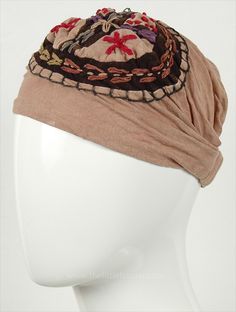 This rose gold beach boho headband is vibrant, hand-made, and hand-embroidered cotton headgear. It has a dark brown peace sign with embroidery in different colored threads to give it a characteristic hippie look. Collect it all together into a band on the forehead or spread to cover the head. With an elastic band at the back, there is no struggle with it slipping down or slide up. It`s a beautiful accessory for any occasion from festivals and events to casual days around the house! These unique Rose Gold Hair Brunette, Beige Beanie, Hippie Headbands, Gold Beach, Vintage Dress 70s, Hippie Peace, Hippie Look, Wool Gloves, Head Wrap Scarf