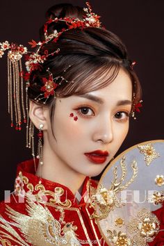 Sangjit Makeup Look, Wedding Makeup Chinese, Korean Makeup Looks Natural, Korean Makeup For School, Chinese Wedding Hairstyles, Cute Korean Makeup Looks, Cute Makeup Korean, Korean Makeup Products Aesthetic