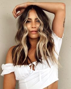 Blonde Money Piece for Olive Complexion Layered Pixie Cut, Money Piece, Brown Hair Balayage, Dark Brown Hair Color, Penteado Cabelo Curto, Hair Makeover, Brown Blonde Hair