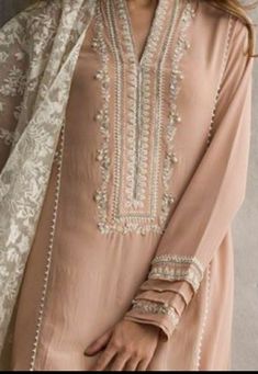 Gotta Patti Work Embroidery, Gotta Patti Work, Design Kurta, Neck Designs For Suits, Gotta Patti, Salwar Designs, Pakistani Fashion Casual