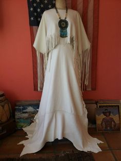 custom white buckskin wedding dress by Heyoka leather Native American Wedding Dress, Leather Wedding Dress, Buckskin Dress, American Wedding Dress, Apache Native American, Native Clothing, Native American Wedding, Native American Dress, Wedding Dresses Indian