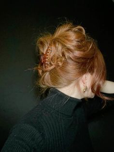 Ginger Updo Hairstyles, Prom Hairstyles Claw Clip, Hair Clipped Up, Red Hair Prom Hairstyles, Auburn Updo, Messy Hair Clip, Ginger Updo, Ginger Hair Styles, Hairstyles With Hair Clips