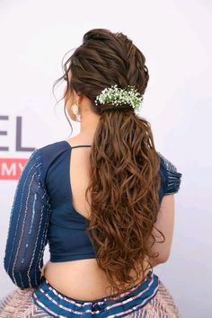 Messy Braided Hairstyles, Reception Hairstyles, Hair Style On Saree, Stylish Ponytail, Engagement Hairstyles, Traditional Hairstyle, Easy Hairstyles For Thick Hair, Bridal Hair Buns, Open Hairstyles