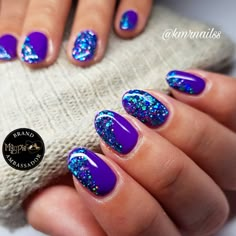 Beth is part of the Festive collection. Chunky Blue Holographic Mix 10g For product application tips, click here Magpie Beauty has been creating the highest quality glitters since 2015. As of the spring of 2023, there are over 230 glitters to choose from! We offer glitters ranging from ultrafine to chunky and finishes that include metallic, iridescent, holographic, flash, diamond and more - the possibilities are truly endless! Photo credit @itsanailaffair, @daniellejade.beauty, @kmrnailss Pink Or Purple Nails, Purple Dipped Nails Ideas, Magpie Nails Polish, Magpie Gel Nails, Magpie Nails Art, Purple With Glitter Nails, Electric Purple Nails, Brunette With Purple, Magpie Nails