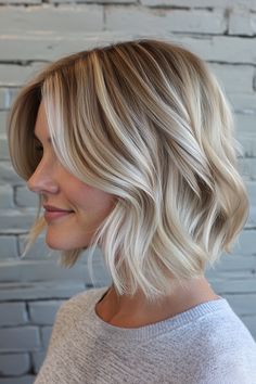 40 Stunning Bob Haircuts for Fine Hair – Transform Your Look with These Chic and Volumizing Styles! 💇‍♀️✨ #BobHaircuts #FineHairInspo Short Blonde Haircuts For Fine Hair, Shortish Haircuts, Bob Haircuts For Fine Hair, Grey Blonde Hair, Fall Blonde Hair, Best Bob Haircuts, Blonde Bob Hairstyles, Cool Blonde Hair, Blonde Haircuts