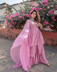 Salwar Poses, Kurta Poses, Ethnic Photoshoot, Desi Poses, Kurti Outfit, Kiran Bedi, Pink Color Dress, Sarara Dress, Outfit Poses