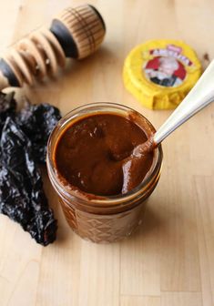 homemade molasse sauce in a glass jar with spoon and honeycombs on the side