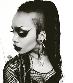 Afro Goth Aesthetic, Afro Goth Women, Trad Goth Black Women, Afro Punk Makeup Black Women, Afrofuturism Fashion, Goth Black Girls Aesthetic, Trad Goth Makeup Poc