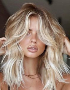 Full Color Hair Ideas Blonde, Lob Blonde Highlights, Caramel Hair With Blonde Money Piece, Medium Blonde With Money Piece, Blonde Hair Color Inspiration, Beach Wave Medium Length Hair, Blonde With Dark Shadow Roots, Fall Blonde Balayage Short Hair, Blond Foilayage