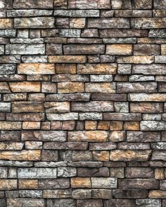 a stone wall that is made out of different colors