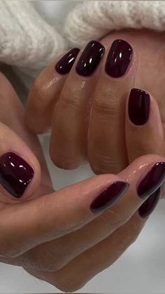 Classy Nails Maroon, Classy Looking Nails, Dark Sns Nails, Holiday Nails Solid Color, Short Wine Nails, Solid Winter Nails, Red Wine Color Nails, Elegant Winter Nails Classy Simple, Wine Gel Nails