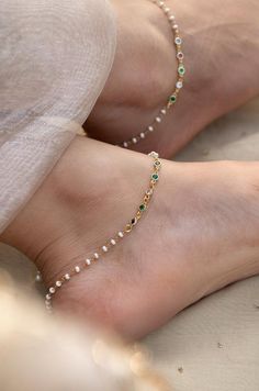 Brighten your steps with the Mabella Multicolored Delicate Anklets, designed to blend elegance with playful charm. Featuring intricate Kundan craftsmanship and vibrant multicolored accents, these anklets are lightweight and perfect for festive occasions, weddings, or adding a pop of color to your everyday look. Key Features: Beautiful multicolored accents with delicate Kundan detailing Lightweight and comfortable for extended wear Perfect for traditional, festive, and modern outfits Ideal for brides, bridesmaids, and cultural celebrations A versatile accessory to enhance any look with vibrant elegance Materials: Kundan Occasions: Indian weddings Festivals like Diwali and Holi Engagement ceremonies Casual festive celebrations Anklets For Bride, Delicate Anklets, Minimal Anklet, Indian Anklets, Anklets Indian, Cute Anklets, Wedding Anklets, Anklet Designs, Silver Jewellery Indian