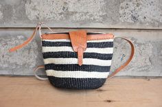 African Woven Basket, Basket Purse, Rural Women, Crossbody Leather Bag, African Basket, African Baskets, Summer Boho, Leather Gifts