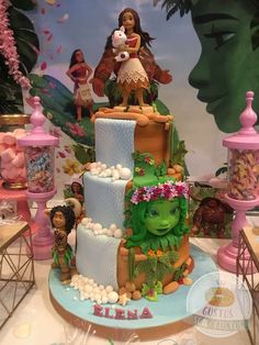 there is a cake made to look like the little mermaid