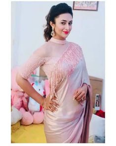 15 Awesome Pics of Divyanka Tripathi in Saree Divyanka Tripathi Wedding, Buy Blouse, Fashion Show Dresses, Bride Photoshoot, Simple Blouse Designs