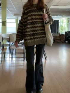 Grampa Sweater Outfit Aesthetic, Casual Autumn Outfits Aesthetic, Grunge Nerd Outfits, Cute Core Winter Outfits, 90s Autumn Outfit, Oversized Grandpa Sweater Outfit, Modest Fall Aesthetic, 2000s Autumn Aesthetic Outfits, Downtown Autumn Outfits