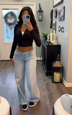 Baddie Campus Outfits, Cute Basic Baddie Outfits, Winter Ootd Ideas, Warm Outfit Ideas For School, Feminine Outfits School, Pacsun Jeans Outfit, Casual Baddie Fits, Summer Latina Outfit, Basic Latina Outfits