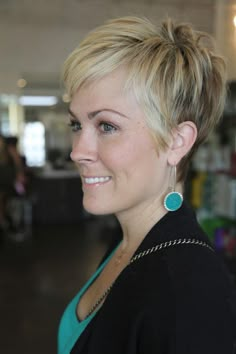 SHORT / PIXIE Hair Cuts 2017, Short Choppy Haircuts, Choppy Haircuts, Head Games, Short Haircut Styles, Sassy Hair, Pixie Hair, Short Pixie Haircuts