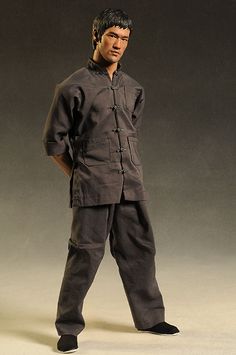 Enterbay HD Masterpiece Bruce Lee figure by Enterbay Bruce Lee Outfit, Bruce Lee Kung Fu, Bruce Lee Pictures, Bruce Lee Art, Bruce Lee Martial Arts, Boxe Thai, Michael Crawford, Bruce Lee Quotes, Bruce Lee Photos