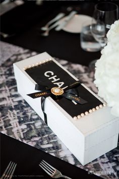 Box Souvenir Wedding, Chanel Party, Graphic Design Company, Chanel Couture, Luxe Life, Classy And Fabulous, Bridal Shower Favors, Chanel Black, Luxury Gifts