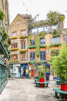 Neal's Yard, Covent Garden, London Where To Stay In London, Best Places In London, Colorful Buildings, Instagram London