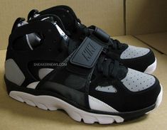 Nike Air Trainer Huarache, Nike Shoes Huarache, Nike Air Trainer, Nike Shoes Air Force, Nike Boots, Black Nike Shoes, Kicks Shoes, Jordan Shoes Retro, Shoes Sneakers Jordans