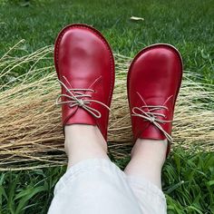 Click to see more shoes from our collection: https://rubyworkshop.etsy.com Ruby barefoot oxford shoes women are 100% hand crafted from all natural materials, creating a product that is eco-friendly and sustainable, while bringing life to history and culture. Ruby shoes not only have a rich story but also have a unique aesthetic quality, and comfort. Ruby red extra wide minimalist leather oxford shoe are made of genuine leather. It has a wide toe box for your toes to be comfortable. Thanks to the Shoes Minimalist, Leather Lace Up Shoes, Oxford Shoe, Shoe Women, Leather Oxford Shoes, Barefoot Shoes, Women Oxford Shoes, Up Shoes, Tie Shoes