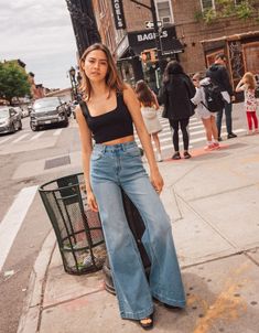 Benny Wide Leg Jeans High Rise Wide Leg Jeans Outfit, Outfits With Wide Leg Jeans, Flare Outfits, Flare Jean Outfit, Wide Leg Outfit, Slim Cardigan, Wide Leg Jeans Outfit, Trends 2025, Wide Legged Jeans