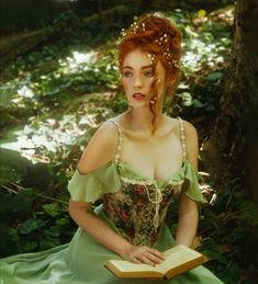 Miss Potter, Secret Of Kells, Tapestry Corset, Fairy Ethereal, Princess Shot, Elven Woman, Elven Princess, Fairy Photoshoot, Fair Outfits