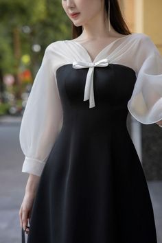 Modest Dresses Casual, Classy Dress Outfits, Black And White Dress, Looks Chic, Color Effect, Flared Skirt