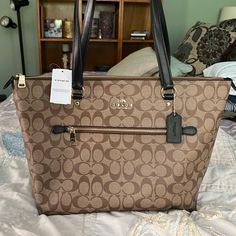 Im/Khaki/Black Coach Signature Gallery Tote Bag New With Tags. Originally $328. In Perfect Unused Condition! Khaki Tote Bag, 16 Gifts, City Tote Bag, Leather Phone Wallet, Sweet 16 Gifts, Coach Tote Bags, Carryall Tote, Coach Tote, Bags Coach