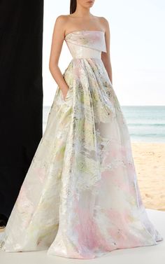 Organza Gowns, Gown Inspiration, Alex Perry, Mothers Dresses, Fancy Outfits, Mode Inspiration, Beautiful Gowns