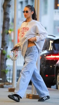 Samba Adidas Outfit, Model Off Duty Outfits, Adidas Samba Outfit, Gigi Hadid Outfits, Samba Outfit, Gigi Hadid Style, Look Adidas