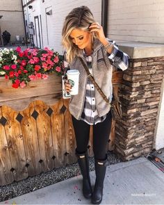 30 Trendy Fall Outfits for Women - Inspired Beauty Pregnant Outfit, Look Legging, Best Casual Outfits, Trendy Fall Outfits, Early Fall Outfit, Outfit Trends, Trendy Fall, Cute Fall Outfits, Looks Chic