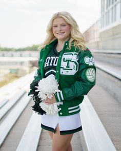 Makinley Pellegrin’s South Terrebonne High School Cheer 2024-2025 Senior Portraits!! 📸🎓 What an honor it was to not only be able to capture these special senior portraits, but have Mrs. Lesley Rios join us in celebration and remembrance of her daughter, Reese. Mrs. Lesley and Makinley, I commend both of you and your entire families and friends for being able to turn such a heartbreaking moment into one of celebration and joy! 🤍📸 #LLRR #forever15 Just a reminder: I am still currently accep... Dance Team Poses, Cheer Portraits, High School Cheer, School Cheer, Cheer Poses, Cheer Pics