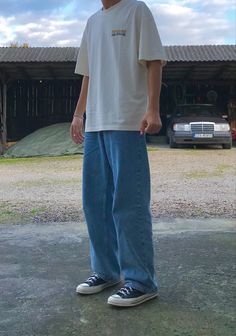 White Blue Jeans Outfit, Black Undershirt Outfits, Oversized Outfit Men, Bruce Yamada, Blue Jeans Outfit, Skate Pants, Outfit Oversize, Oversized Outfit