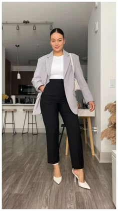 Explore corporate baddie outfits. Find stylish and professional clothing options that combine corporate elegance with a bold, confident edge. Corporate Outfits For Women, Corporate Baddie Outfits, Office Wear Outfit, Cute Professional Outfits, Corporate Baddie, Look Legging