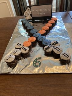 cupcakes are arranged in the shape of a number five on top of a table