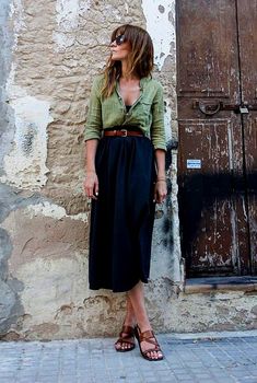 How To Wear Belts, Tan Midi Skirt, Skirt Diy, Teenage Outfits, Rock Outfit, Mode Casual, Black Midi Skirt, Midi Skirts, Casual Winter Outfits