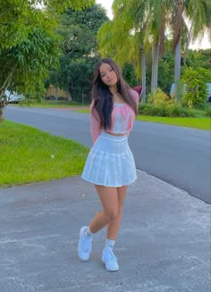 Skirt Posing Ideas, Teenage Skirt Outfits, White Skirts Aesthetic, Pose Girly, Cute Poses In Skirt, Poses In A Skirt, Pose With Skirt, Girly Photography Cute, Teenage Poses