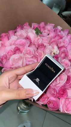 Gifts Ideas For Girlfriend, Ideas For Girlfriend, Rosen Box, Psychological Facts, Cute Couple Gifts, Relationship Facts, Flowers Bouquet Gift, Dream Gift