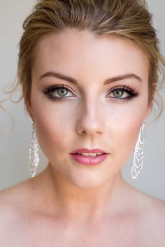 Bride Makeup Blonde, Trucco Glam, Trucco Smokey Eye, Green Eyes Blonde Hair, Romantic Wedding Makeup, Blonde Wedding Hair, Makeup Cantik