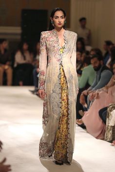 Happy Dresses, Anamika Khanna, Ghagra Choli, Indian Couture, Lakme Fashion Week