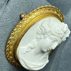 Victorian Brooches For Ceremonial Occasions, Cameo Jewelry, Cameo Brooch, Vintage Stuff, Greek Statue, Hand Carved, Vintage Jewelry, Coral, Gems